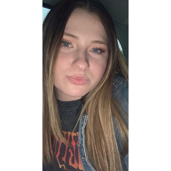 Meet your Posher, Jorden - Picture 1 of 3